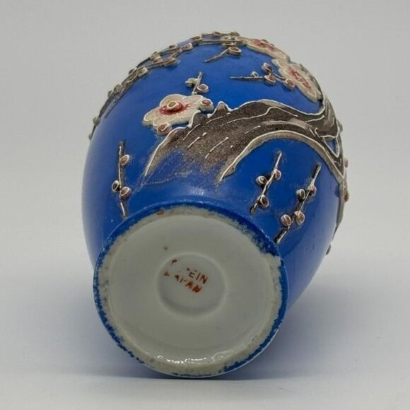 Vintage EIN Made in Japan Small Vase Moriage Deep Blue With Pink Apple Blossoms~ - Picture 5 of 6